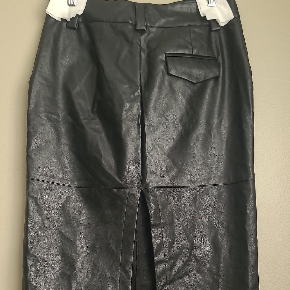 Forever 21 Sleek Black Pencil Skirt - Picture 11 of 14